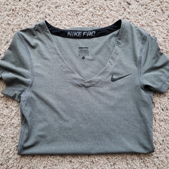 Womens Nike xs dri fit t-shirt - Picture 3 of 4
